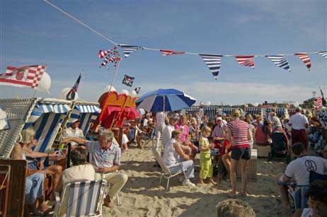 Die Strandkrobgäste feierten am Sonntag Saisonabschlussfest bei der Strandkorbvermietung »Husch husch, ins Körbchen«. Alle Fotos: KARL ERHARD VÖGELE 
