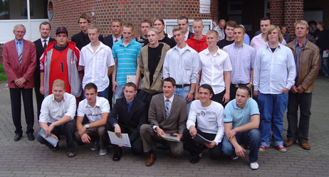 18 Lehrlinge der Glaser-Innung Schleswig-Holstein wurden am 05. September 2008 von ihrer Lehrzeit freigesprochen. Foto: GLASER-INNUNG