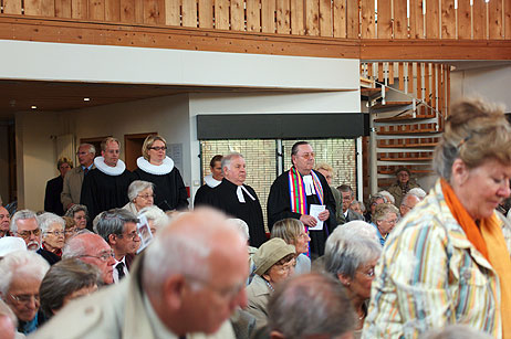 Einzug der Pastoren in die Kirche. Alle Fotos: KARL ERHARD VÖGELE 