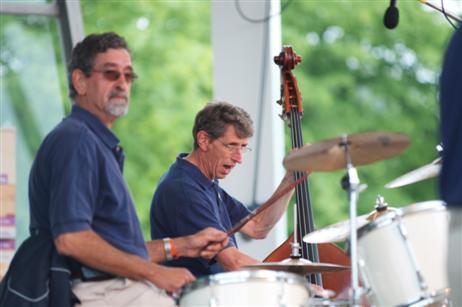 Das Internationale Jazz- und Shanty-Weekend im Brügmanngarten droht jetzt ebenfalls zu platzen. Der Veranstalter will es anderen Ostseebädern anbieten, weil er von der LTM keine Zusagen bekommt und ihm die Künstler abspringen. Foto: ARCHIV TA/KEV