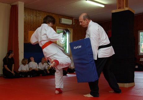 Travemünde Aktuell: Wendelborn-Stiftung spendet für Kung-Fu-Schule