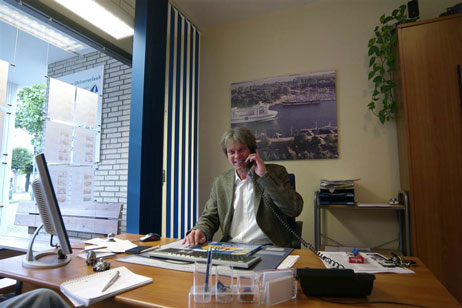 Service am Gast: Dirk Dzulko hält sein Büro an 7 Tagen die Woche für den Urlauber geöffnet – das ganze Jahr über. Foto: KARL ERHARD VÖGELE 