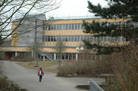 Kinder von der Poltik allein gelassen? Die Kinder von Corinna Pilzen gehen auf die Trave-Realschule in Kücknitz. Die Mutter will aber nicht die einzelne Schule kritisieren, sie sieht die Politik in der Pflicht, den Schulen ordentliche Möglichkeiten zu geben. Foto: ARCHIV TA 