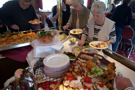 Travemünde Aktuell: Brunch-Buffet an Bord