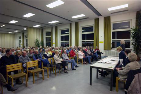 Gut 250 Interessierte fanden ihren Weg in die Passat-Hallen. Mit dem Informationsgehalt des Abends war man zufrieden. Foto: KARL ERHARD VÖGELE