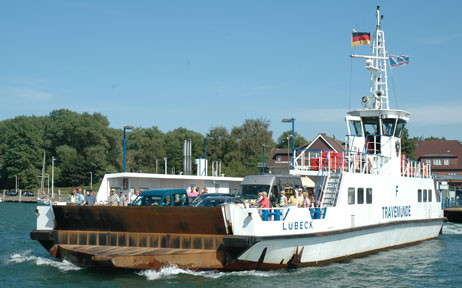 Spalten die Fähr-Tarife Travemünde? Für den Einzelhandel werden Umsatzeinbußen befürchtet. Foto: ARCHIV TA 