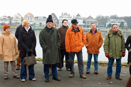 Unter den Teilnehmern an dem BiP-Spaziergang waren neben interessierten Bürgern auch Mitglieder der BiP aus diversen Ausschüssen der Bürgerschaft. Foto: KARL ERHARD VÖGELE