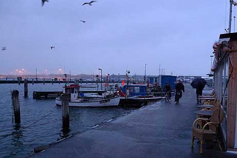 Abenddämmerung im Fischereihafen.
