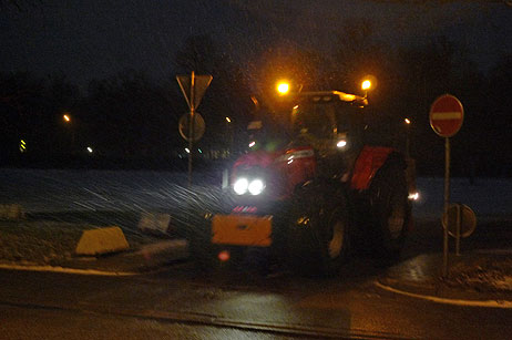 Streufahrzeug am Parkplatz Leuchtenfeld.