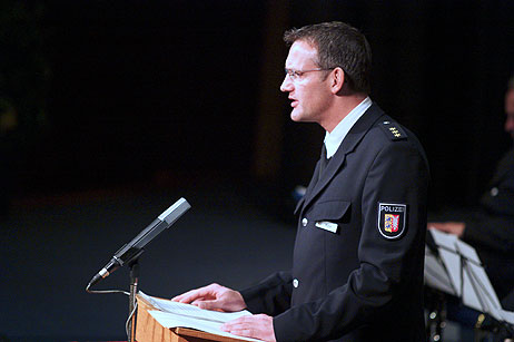 Polizeidirektor Michael Kock erzählte, dass die jungen Polizeimeister mit den zweitbesten jemals erzielten Leistungsergebnissen in der Ausbildung als Jahrgang Maßstäbe gesetzt hätten. Alle Fotos: KARL ERHARD VÖGELE 