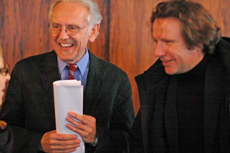Wolfgang Moebius, der auch »Travemünde Aktuell« herausgibt, und Peter Werner stellten das Hotelschiff-Projekt vor. Foto: TA 