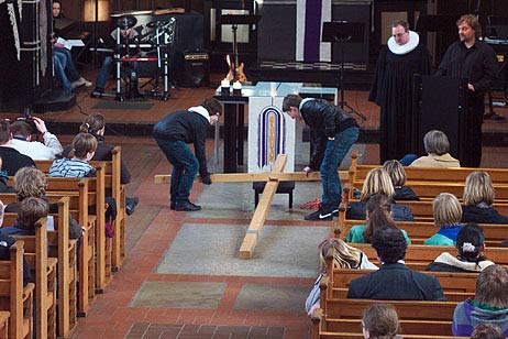 Zunächst gab es einen Gottesdienst in St. Lorenz Travemünde, bei dem auch der neue Kirchenkreis-Pastor Jochen Schultz eingeführt wurde. Alle Fotos: KARL ERHARD VÖGELE