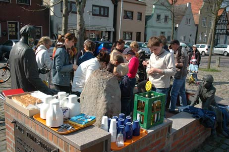 Travemünde Aktuell: Ostereier auf dem Alten Markt