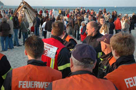 Einsatzbesprechung bei der FFW Travemünde. Foto: TA 