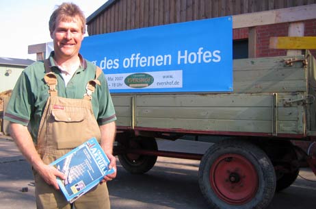 Bauer Jörn Halske lädt zum »Tag des offenen Hofes« auf den Evershof. Foto: ARCHIV TA