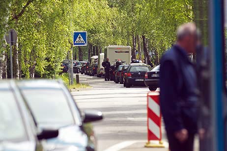 Gegen Ende der Demonstration baute sich ein Stau auf der Mecklenburger Landstraße Richtung Osten auf. Foto: KARL ERHARD VÖGELE