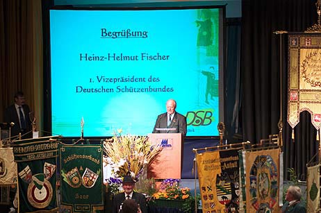 Begrüßung der Gäste und Delegierten durch den 1. Vizepräsidenten des Deutschen Schützenbundes Heinz-Helmut Fischer. Foto: KARL ERHARD VÖGELE