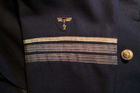 Originaluniformjacke gestiftet vom ehemaligen Funkoffizier Hans Berg.