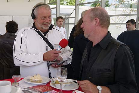 Wo Musik ist, ist auch Rolf »Polli« Fechner, der wieder für Radio Travemünde berichtet. Foto: KARL ERHARD VÖGELE
