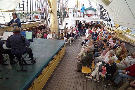 Travemünde Aktuell: Kaiserwetter, Stimmung, volles Schiff