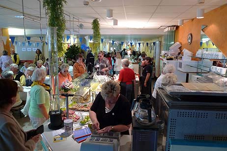 Professionell organisiert: An der Kasse wurden Bons für die Gedecke ausgegeben. Alle Fotos: KARL ERHARD VÖGELE