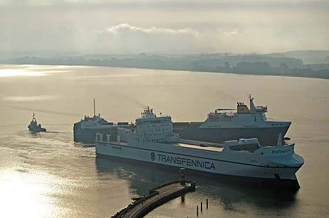 Travemünde Aktuell: Ostseefähre läuft bei Nordermole auf Grund