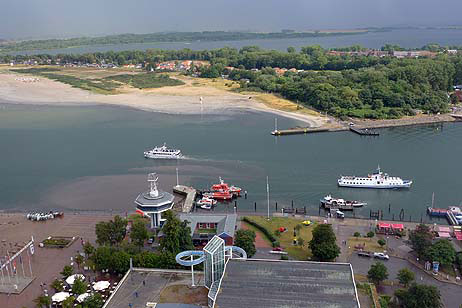 Travemünde Aktuell: Heftigen Regen, starke Böen, Gewitter, Sonne und einen schönen Regenbogen gab es am Spätnachmittag an der Küste
