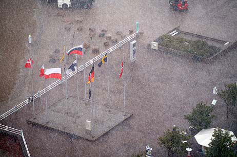 Travemünde Aktuell: Heftigen Regen, starke Böen, Gewitter, Sonne und einen schönen Regenbogen gab es am Spätnachmittag an der Küste