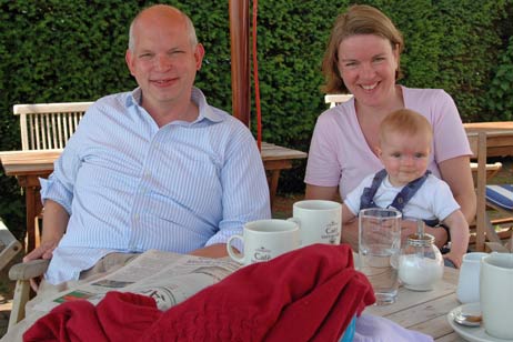 Im Urlaub mieten sich Kirsten und Klaus Betke-Schmidt sonst auch gern mal ein Haus und versorgen sich selbst. Mit Töchterchen Amelie haben sie sich für Urlaub im Hotel entschieden. Foto: HELGE NORMANN