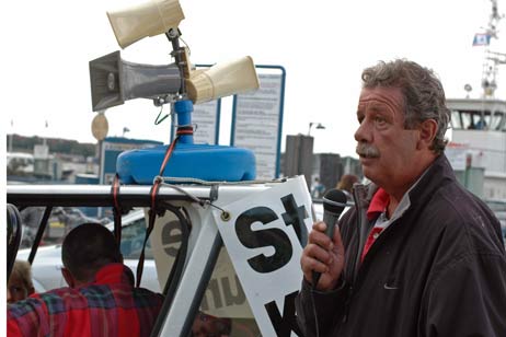 Michael Lempe begrüßte die Teilnehmer der Demonstration. Fotos: TA 