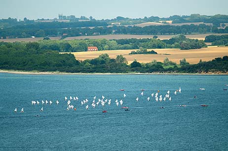 Travemünde Aktuell: IDJ+JüM-Auftakt: Segelmarathon der Talente