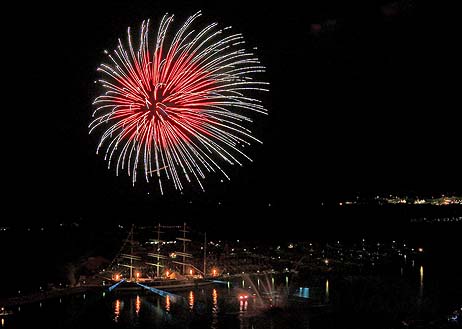 Feuerwerk über der Trave. Alle Fotos: KARL ERHARD VÖGELE