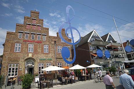 Travemünde Aktuell: Fährplatz voller Noten:
