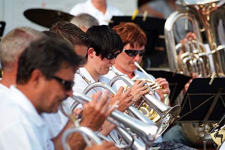 Travemünde Aktuell: Festival-Atmosphäre auf dem Fährplatz: