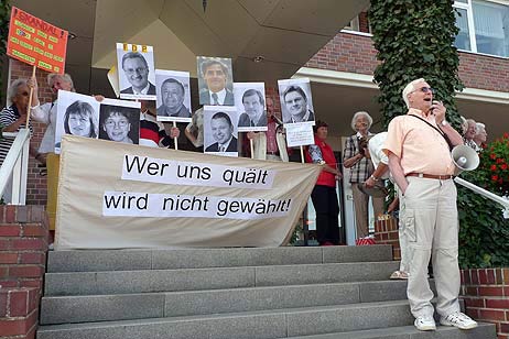 Wolfgang Hovestädt begrüßte die Demonstranten. Alle Fotos: KARL ERHARD VÖGELE 