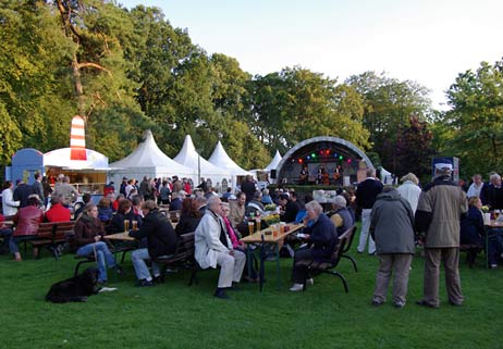 Travemünde Aktuell: Park- und Lichterfest eröffnet