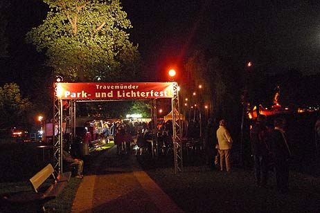 Eingangsbereich zum Park- und Lichterfest. Foto: KARL ERHARD VÖGELE