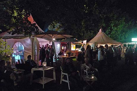 Gut besucht vor allem am Abend, wenn romantisches Licht den Park bleuchtet. Foto: KARL ERHARD VÖGELE