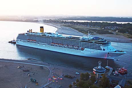 Travemünde Aktuell: 292,6 Meter: Längenrekord bei Travemündes Kreuzfahrern