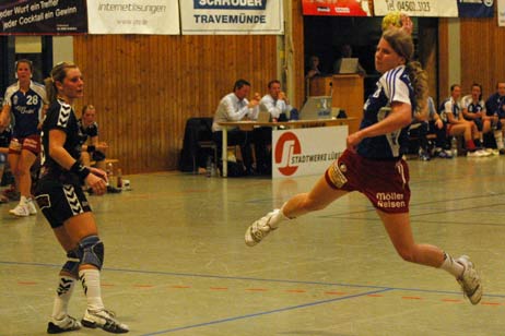 Die Travemünder Raubmöwen konnten sich am Samstag im Heimspiel nicht durchsetzen. Fotos: TA