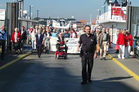 Demo am gestrigen Samstag: Vielleicht zum letzten Mal, am kommenden Donnerstag soll die Bürgerschaft eine Entscheidung in Sachen Fährtarife fällen. Fotos: TA 