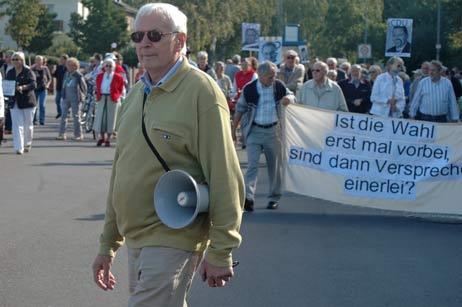 Will weiterdemonstrieren, wenn keine Entscheidung fällt: Wolfgang Hovestädt. Zur Zeit geht plant er allerdings eher ein Freudenfest. Foto: TA 