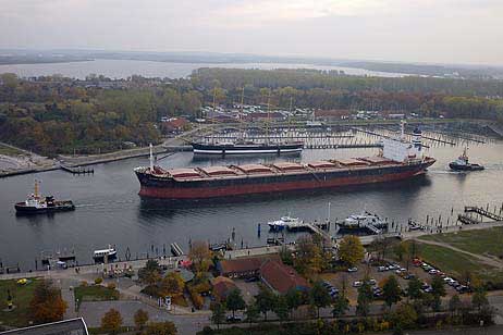 Travemünde Aktuell: Panmax-Bulkcarrier »Iolcos Celebrity« hat die Trave wieder verlassen