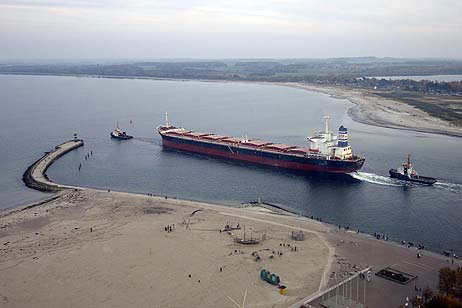 Travemünde Aktuell: Panmax-Bulkcarrier »Iolcos Celebrity« hat die Trave wieder verlassen
