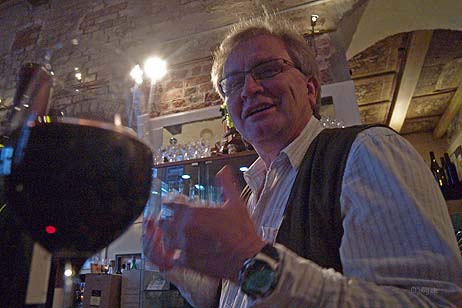 Karsten Thom möchte neben dem Kulturgut Wein seinen Gästen auch was für die Ohren bieten. Alle Fotos: KARL ERHARD VÖGELE