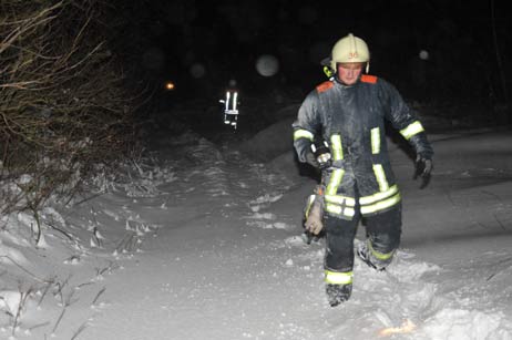 Travemünde Aktuell: Schneewehen: Feuerwehren befreien Fahrzeuge
