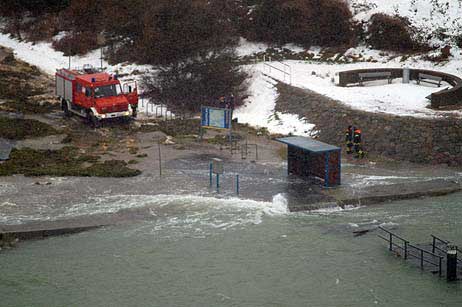 Travemünde Aktuell: Seebrücke an der Travepromenade hält Sturm und Brandung nicht mehr stand