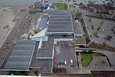 Das Aqua-Top von oben. Rechts im Bild die Rampe der Feuerwehrzufahrt. Foto: KARL Erhard Vögele