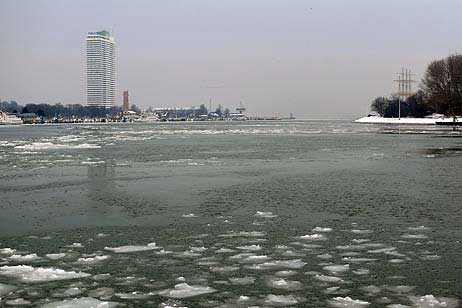 Travemünde Aktuell: Immer mehr Eis auf der Trave
