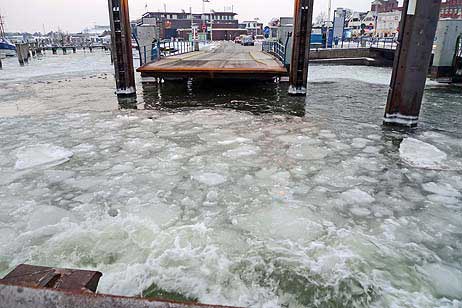 Travemünde Aktuell: Immer mehr Eis auf der Trave
